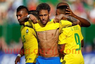 梅西内马尔见罗纳尔迪尼奥（梅西c罗内马尔同队）