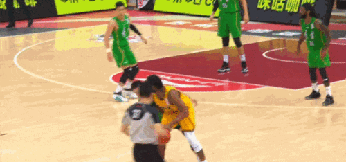 篮球打全场身体对抗（篮球打全场身体对抗算犯规吗）