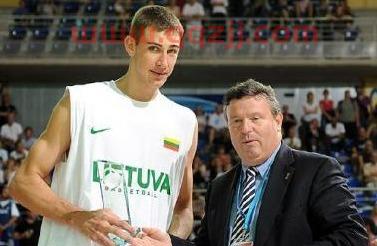 约纳斯瓦兰丘纳斯