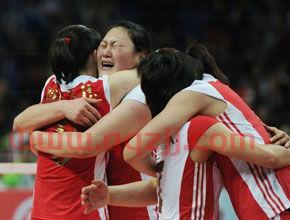 中国女排扣晕日本选手瞬间（中国女排把日本队员打晕）