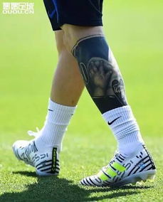 梅西鸳鸯内马尔高帮足球鞋(梅西和内马尔的配合)