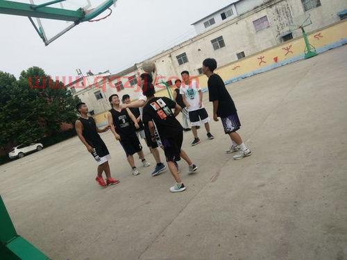 篮球打全场感觉很多人防守(篮球打全场怎么防守)